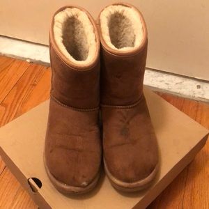 Ugg classic short brown boot